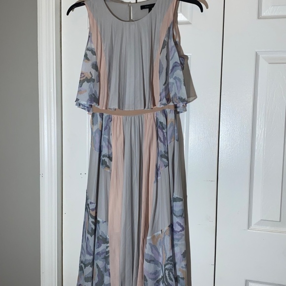 BCBGMaxAzria Blush and Gray Patterned Midi Dress - Picture 6 of 7
